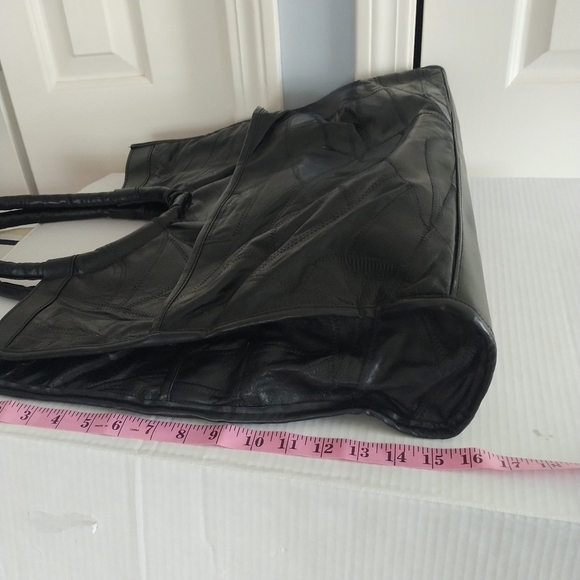 Navarre Leather Co. Oversized Black Leather Tote - Picture 10 of 12